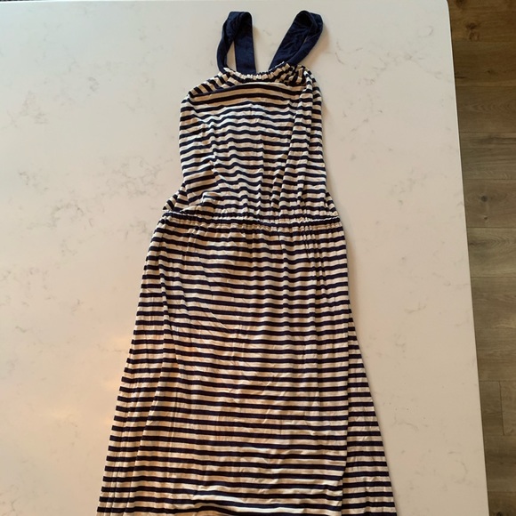 Dresses - Picture 9 of 13